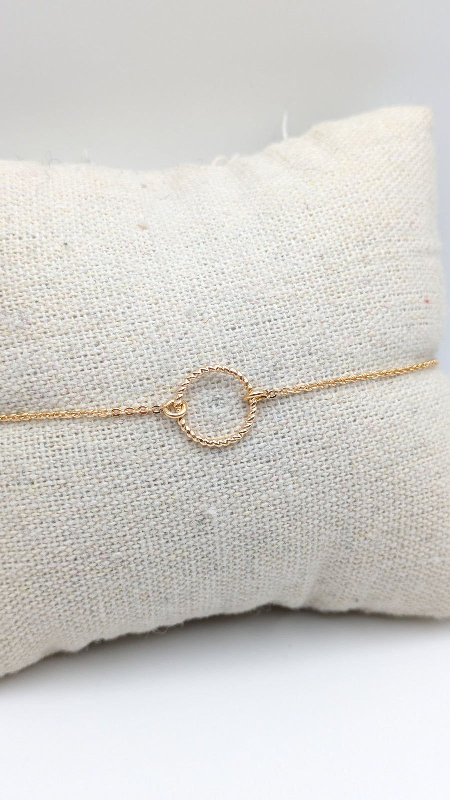Bracelet avec anneau torsadé