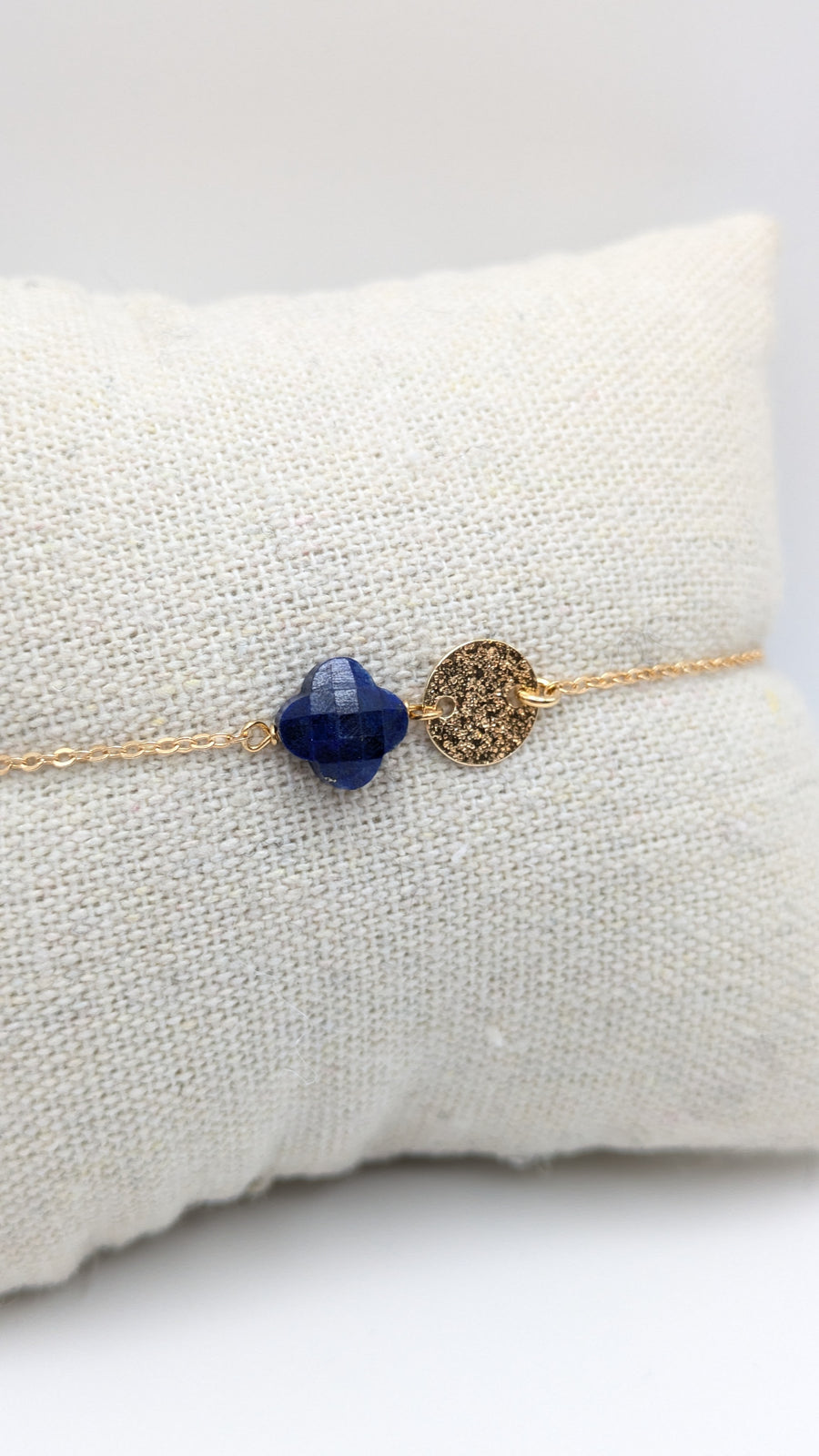 Bracelet pastille avec trèfle en pierre