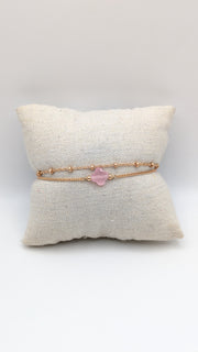 Bracelet double chaîne avec trèfle en pierre