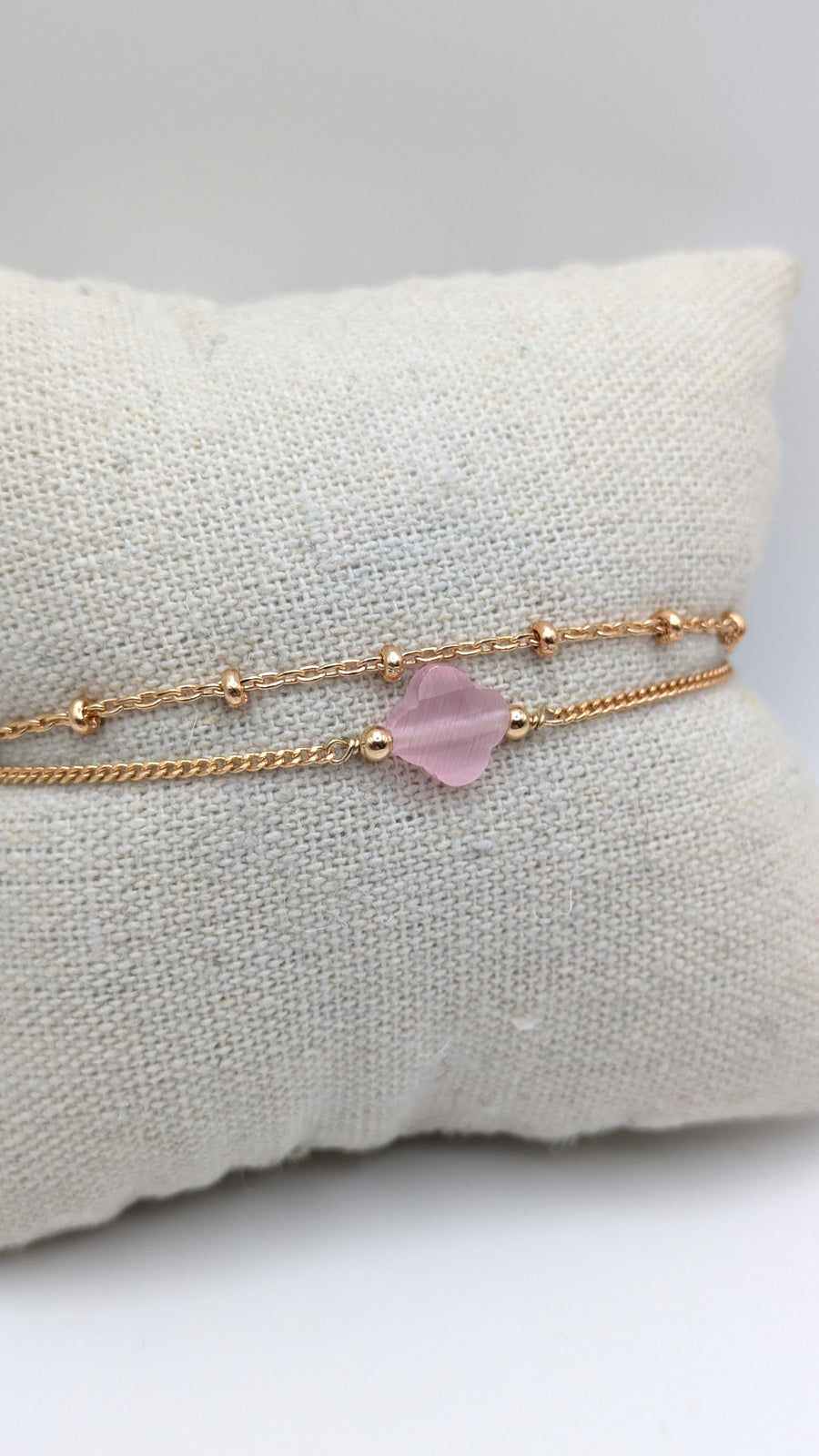 Bracelet double chaîne avec trèfle en pierre